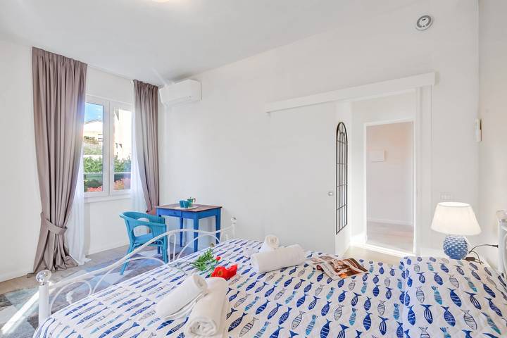 Apartamento entero, La Maison Fleurie Appartamento Glicine 2Br Walk Beach in Spiaggia Desenzanino (Desenzano del Garda), Desenzano del Garda