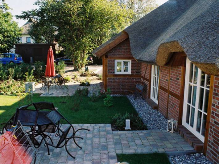 Ferienwohnung für 4 Personen, mit Terrasse und Garten sowie Sauna und Seeblick in Groß Zicker - 2