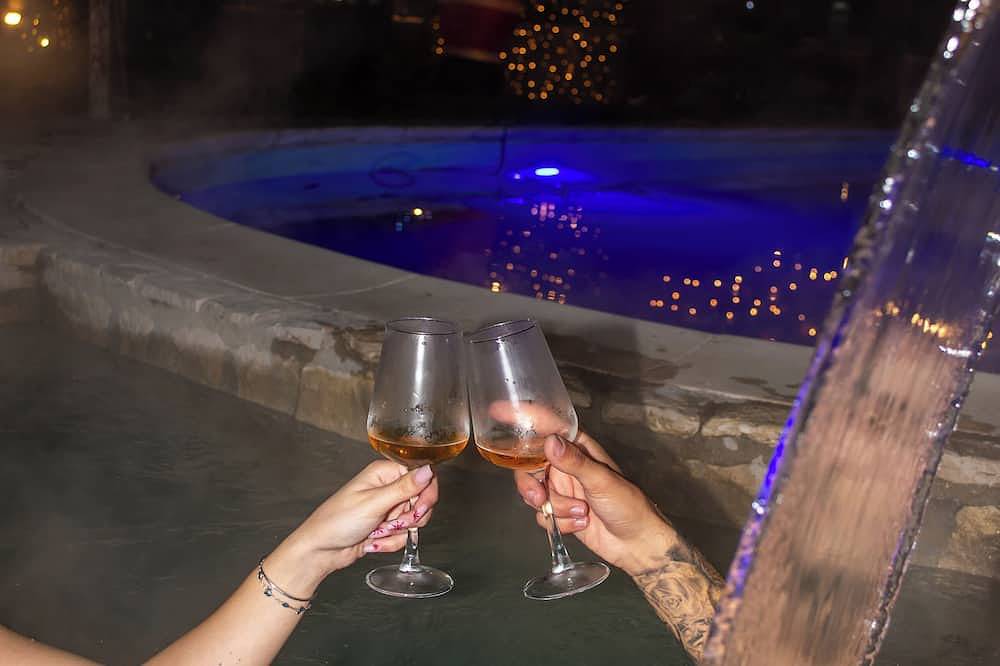 Villa Aresini Relais & Spa room with private outdoor Jacuzzi in Montemiletto, Provincia d'Avellino