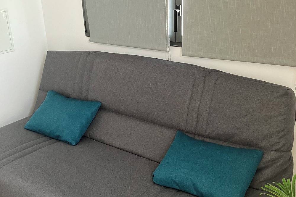 Appartement entier, Studio flambant neuf Vannes-piscine chauffée-commodités à côté-Golfe du Morbihan in Grand-Champ, Région de Vannes
