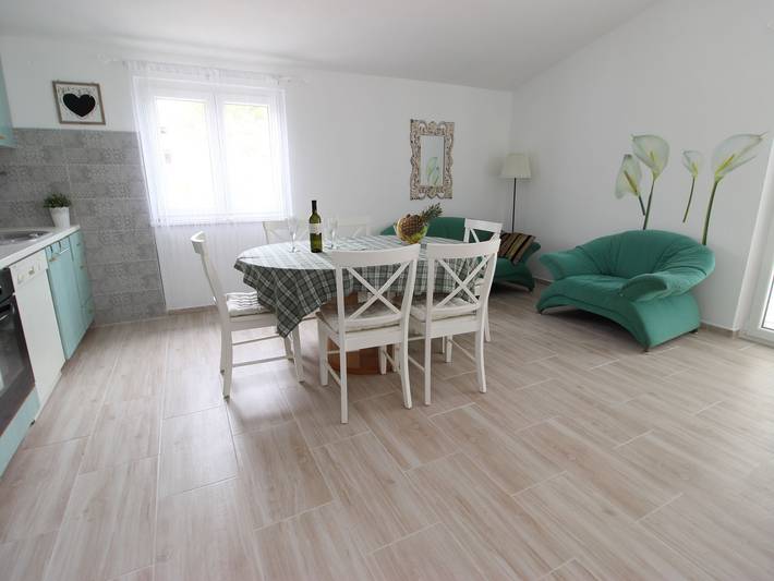 Holiday apartment for 7 people, with balcony - 1