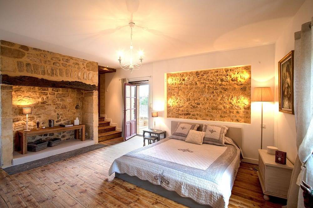 Entire apartment, Bise stylish 1600 Sf wifi in Vitrac, Périgord Noir