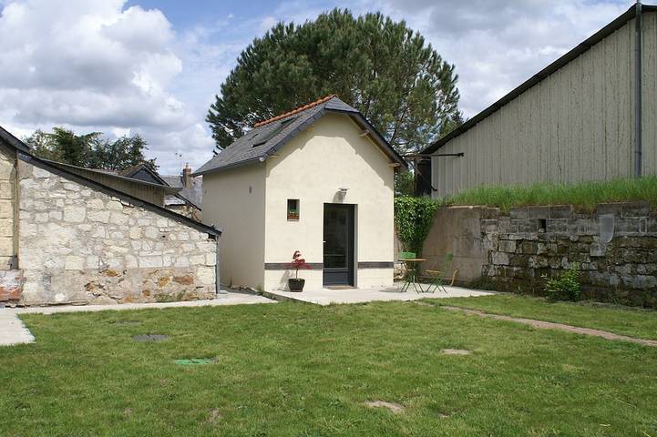 Location de vacances pour 2 personnes, avec Terrasse et Jardin à La Ménitré