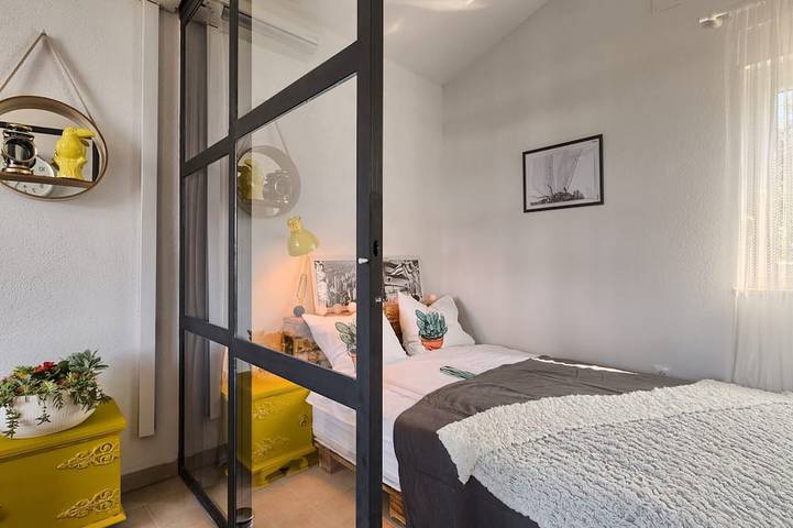 Ferienwohnung für 2 Personen, mit Balkon und Garten in Premantura