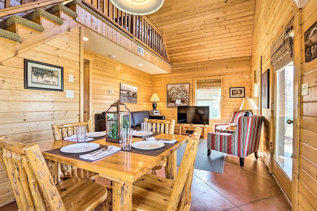 Lakefront Columbia Kabine mit Ansichten & Veranda! in Callaway County