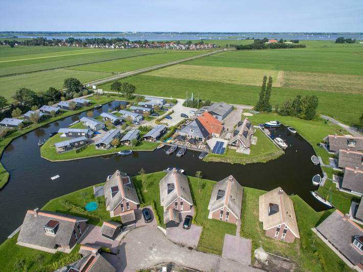 Modernes Chalet in der Nähe des Sneeker Sees in Friesland