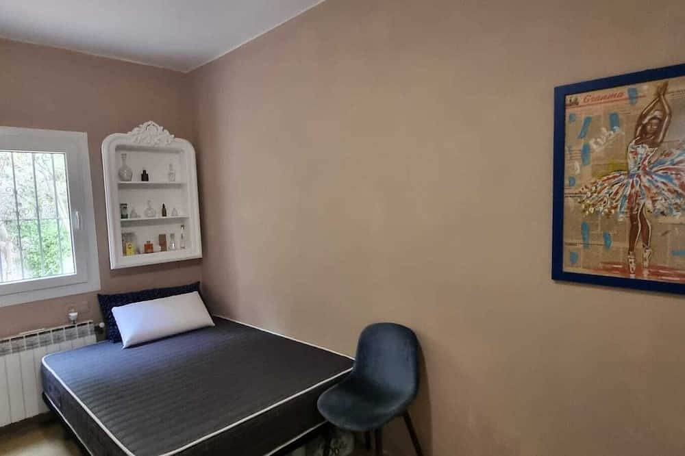 Marvelous 4-bedroom garden house, Castelldefels,5 min. walking from the beach in Castelldefels, Baix Llobregat