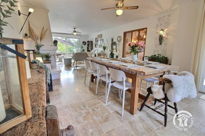 Gîte pour 12 personnes, avec Terrasse ainsi que Jardin et Vue à Plérin - 3