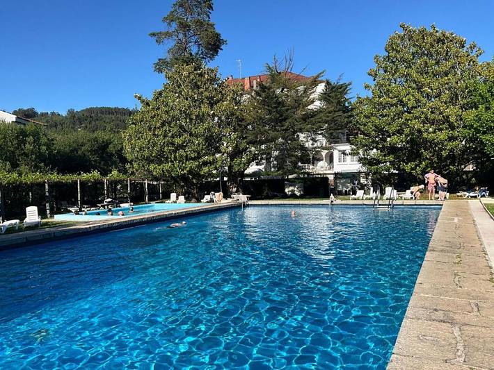 Hotel para 2 personas, con terraza y jardín además de piscina y jacuzzi - 1
