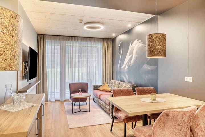 Appartement entier, Schwanen-Nest : vue sur les montagnes, balcon et Wi-Fi in Pflach, District de Reutte