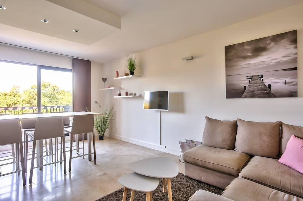 Entire apartment, (202) Superbe appartement résidence standing piscine parking in Mandelieu-la-Napoule, Massif de l'Esterel