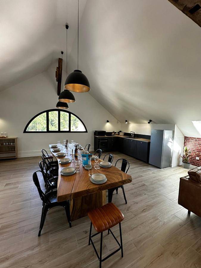 Gîte pour 12 personnes, avec Terrasse et Vue à Lèves