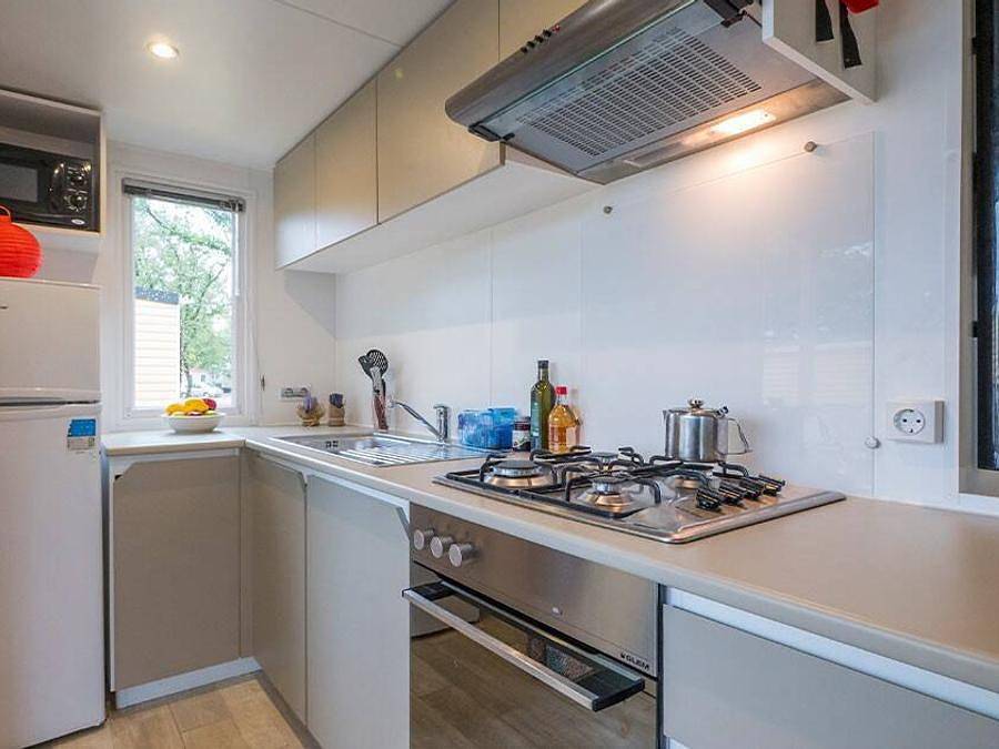 Camping L’Île du Rhin - Mobilhome 5 personnes - Mobil-home | Comfort | 2 Ch. | 5 Pers. | Terrasse surélevée | Clim. in Biesheim, Région de Colmar