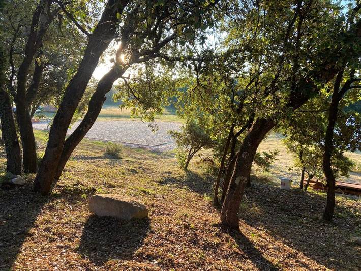 Camping pour 20 personnes, avec Terrasse et Jardin ainsi que Vue sur le lac et Vue