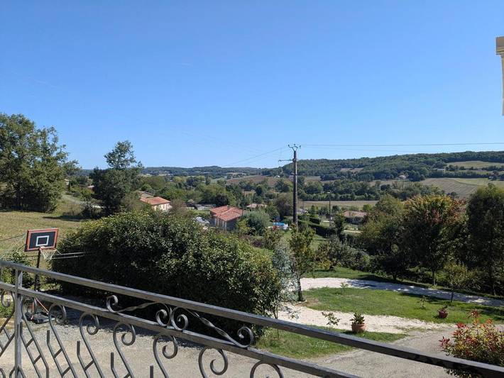 Chambre d’hôte pour 3 personnes, avec Balcon et Terrasse ainsi que Jardin et Vue à Lauzerte