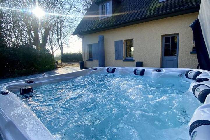 Gîte pour 14 personnes, avec jacuzzi et jardin