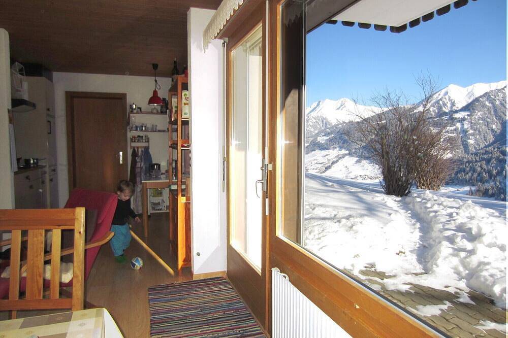 Ganze Wohnung, Sonnige 3 Zi.-Ferienwohnung mit Terrasse in idyllischer Lage in Lumnezia, Obersaxen-Mundaun