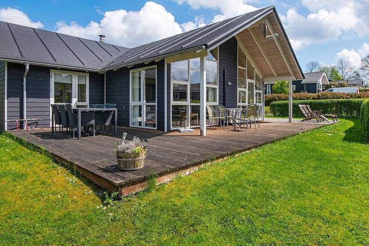 Ferienhaus für 12 Personen, mit Whirlpool und Terrasse sowie Sauna in Loddenhøj
