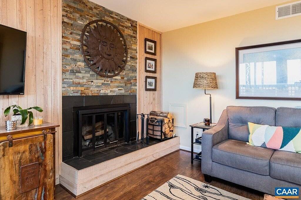 Ganze Wohnung, Wintergreen. Panoramic Sunsets, Mountain Views, Private Deck + Fireplace in Wintergreen, Nelson County