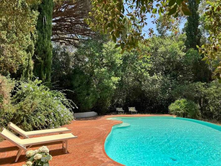 Gîte pour 2 personnes, avec Terrasse et Jardin ainsi que Piscine et Vue