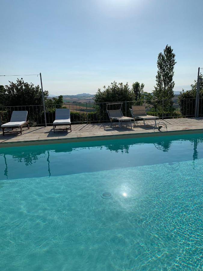 Casa vacanza per 2 persone, con giardino e idromassaggio nonché piscina in Cingoli