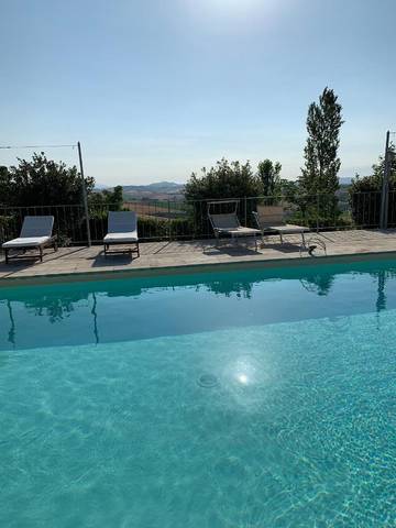 Cottage pour 2 personnes, avec jardin ainsi que jacuzzi et piscine à Cingoli