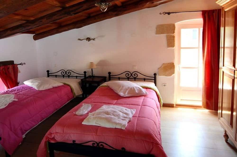 Rock House's Villa Rhapsody (2 chambres, 4 personnes) avec jardin privé et piscine in Plataniás, Région de la Canée
