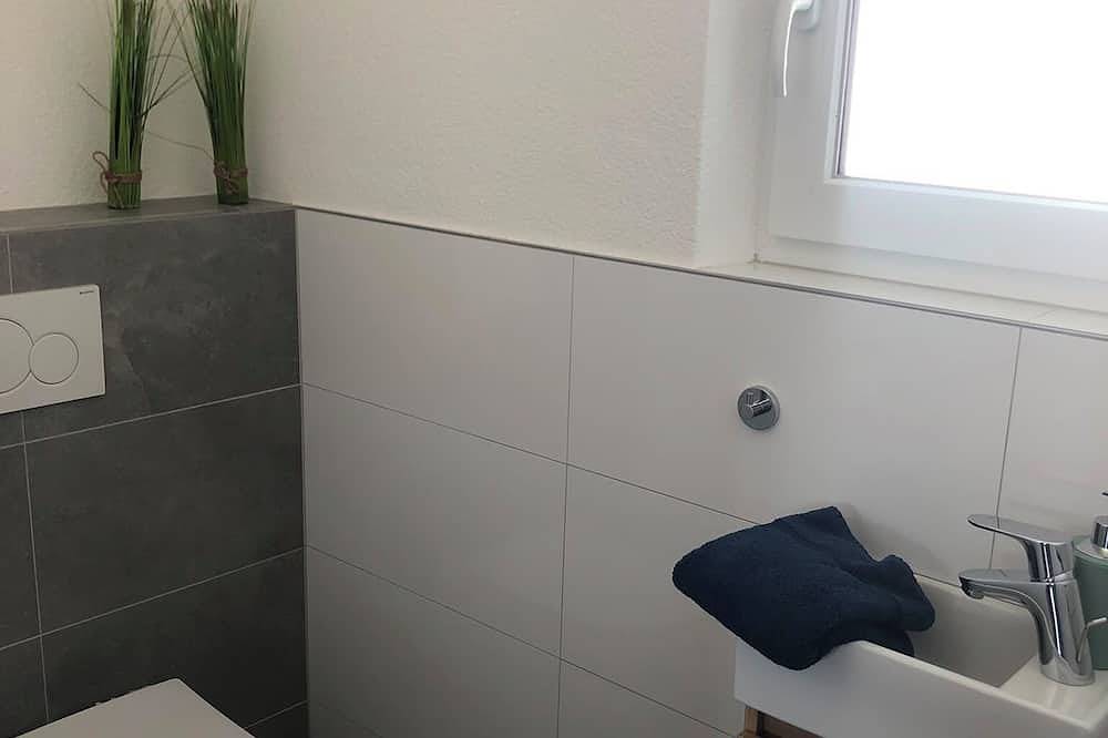 Ganze Wohnung, Ferienwohnung mit 65 qm, 2 Schlafzimmer, max. für 2 Erwachsene + 3 Kinder in Illmensee, Region Bodensee-Oberschwaben
