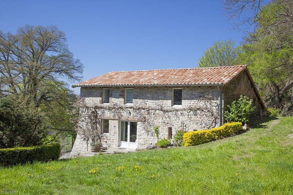 Maison ardéchoise de charme - au calme, piscine et vue in Lamastre, Parc naturel régional des Monts d'Ardèche