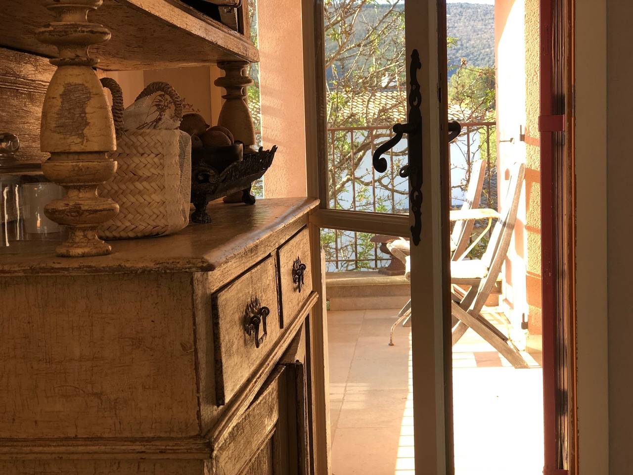 Appartement entier, Maison de vacances « Lacoste Home » avec vue sur la montagne, piscine partagée et Wi-Fi in Lacoste, Parc naturel régional du Luberon