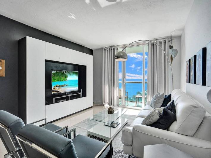 Vacation rental for 6 people, with pool and yard as well as balcony in Hollywood Beach (FL)