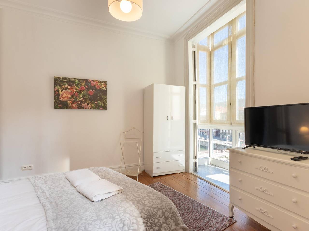 Ganze Ferienwohnung, Confort y Diseño con Vistas al Casco Viejo in Ibaiondo, Bilbao