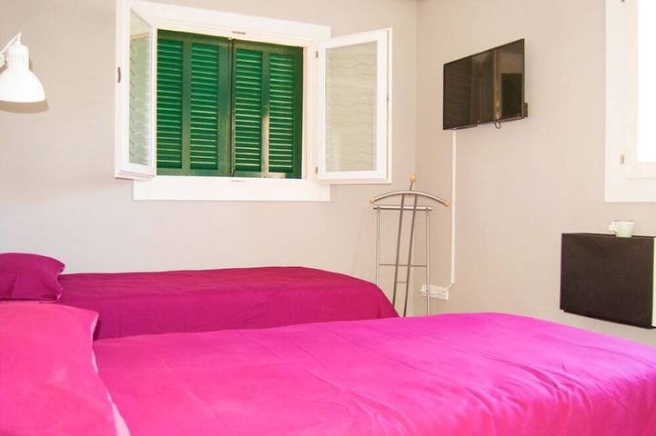Ferienwohnung für 4 Personen, mit Terrasse und Garten in Font de sa Cala - 2