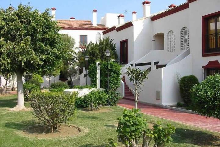 Ferienwohnung für 8 Personen, mit Garten und Pool in Manilva