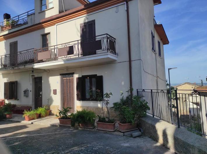 Ferienwohnung für 4 Personen, mit Balkon und Ausblick in Fara in Sabina