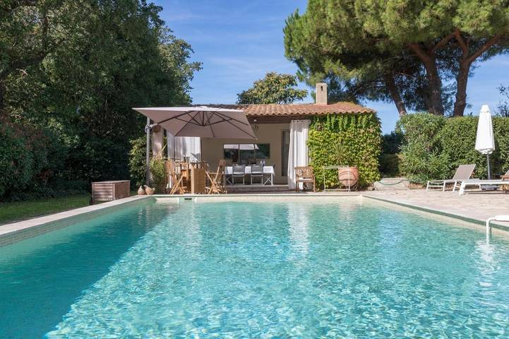 Chambre d’hôte pour 2 personnes, avec Terrasse et Jardin ainsi que Piscine et Vue à Ollioules