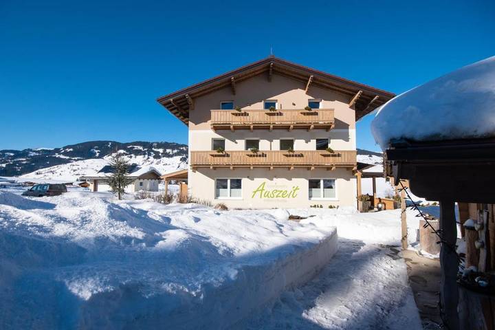 Ferienwohnung für 6 Personen, mit Balkon und Terrasse sowie Garten und Sauna