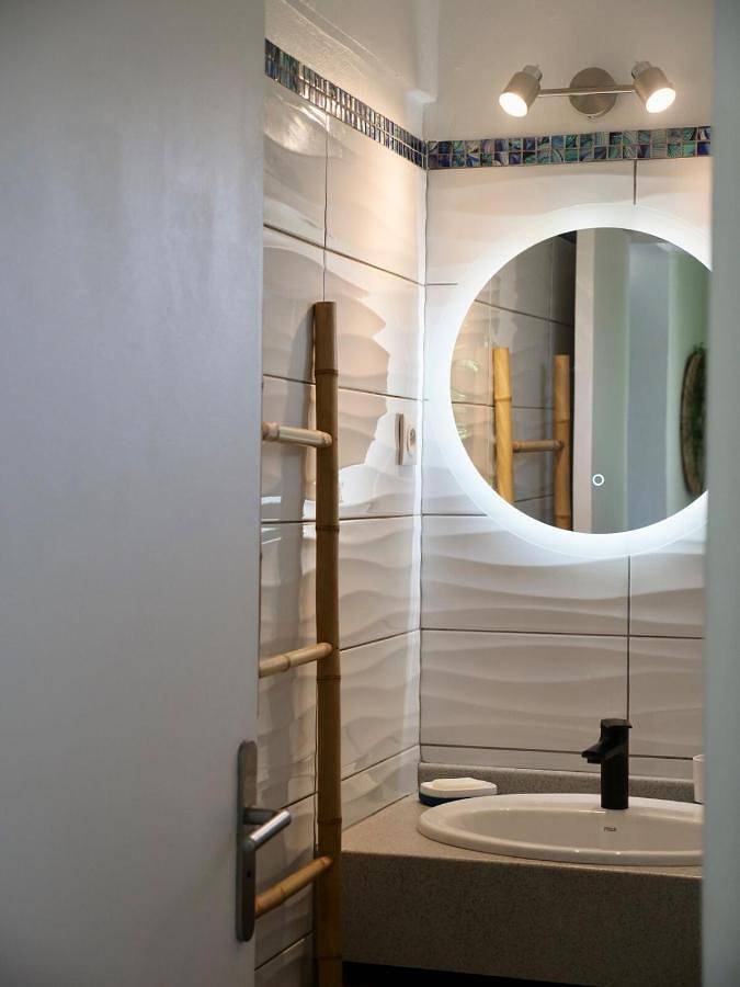 Gîte pour 4 personnes, avec terrasse ainsi que jardin et piscine dans Plage de Folle Anse - 4