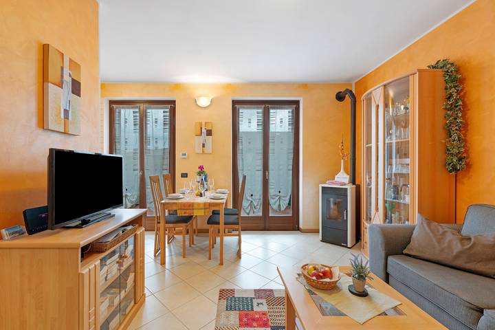 Hel lägenhet, Apartment “Pure Relaxation Between Lake and Mountains” with Pool, Terrace & Whirlpool in San Zeno di Montagna, Gardabergen