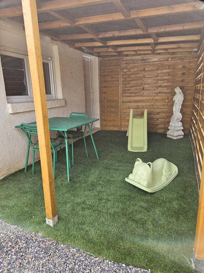 Location de vacances pour 5 personnes, avec vue et jardin à Villemoustaussou - 3