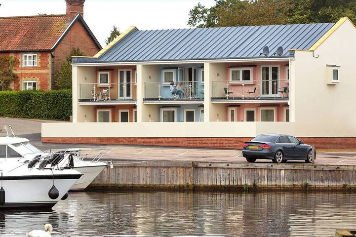 Log cabin for 6 people, with garden in Wroxham