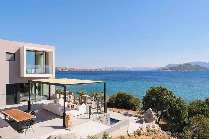 Villa for 8 people, with garden and balcony in Aegina