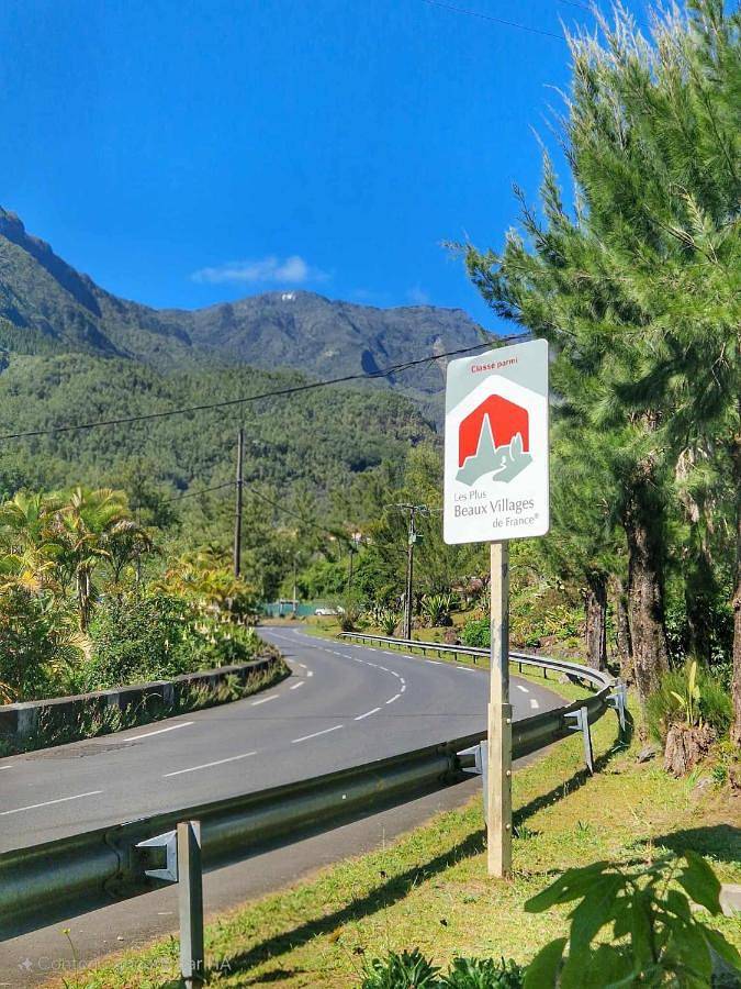 Gîte pour 2 personnes, avec vue et terrasse à Hell-Bourg - 3
