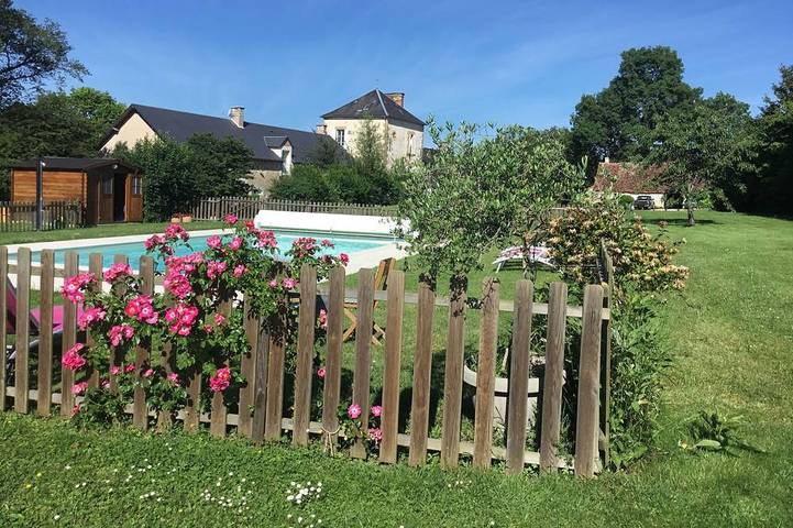 Location de vacances pour 12 personnes, avec Terrasse et Jardin à Prissac