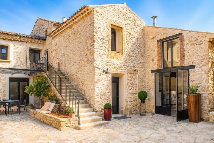 Ferienhaus für 8 Personen mit Pool in Connaux, Nimes und Umgebung