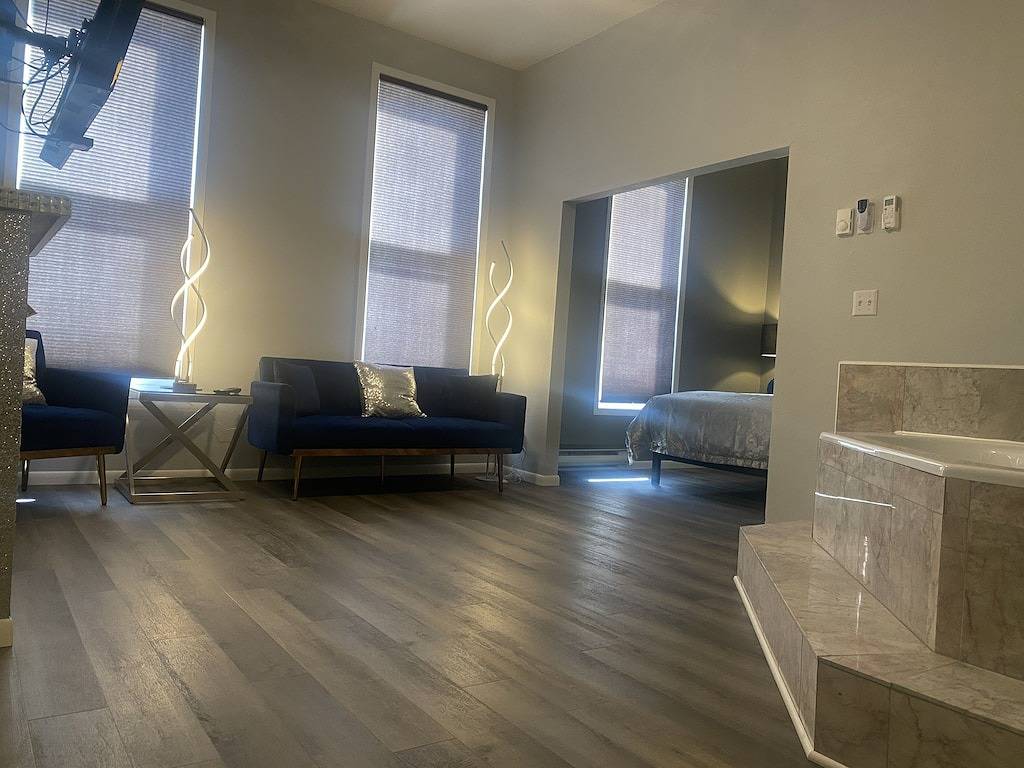 Ganze Wohnung, Modern condo with jacuzzi in the heart of downtown. in Wabasha, Wabasha County