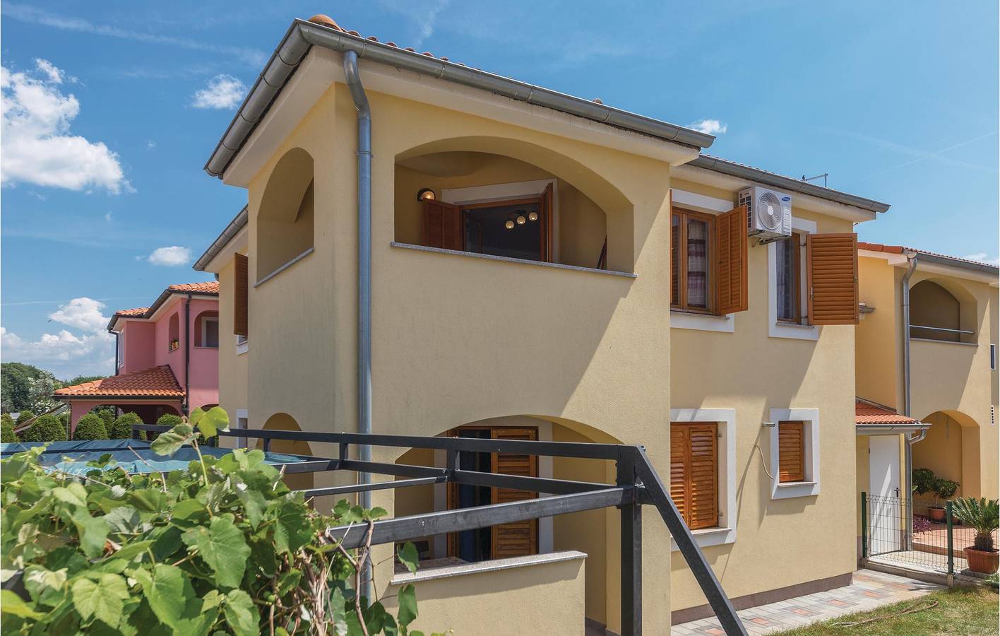 Ganze Ferienwohnung, Ferienwohnung für 4 Personen mit Terrasse in Valbandon, Südküste Istrien