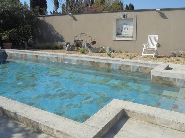 Gîte pour 2 personnes, avec terrasse ainsi que jardin et piscine dans les Bouches-du-Rhône - 2
