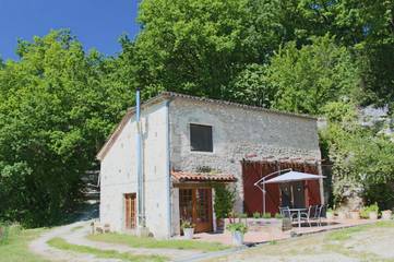 Gîte pour 7 personnes, avec piscine ainsi que jardin et vue, animaux acceptés à Pujols
