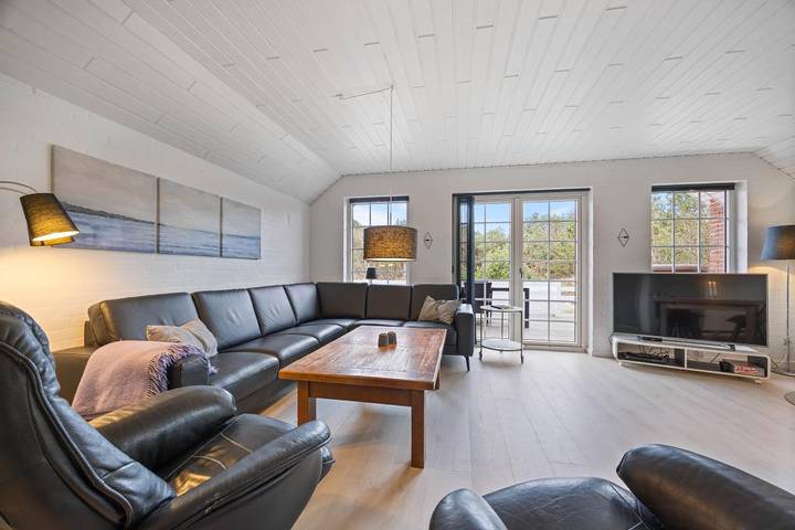 Beautiful pool house for 8 people and 2 dogs in Søndervig, Holmsland Klit